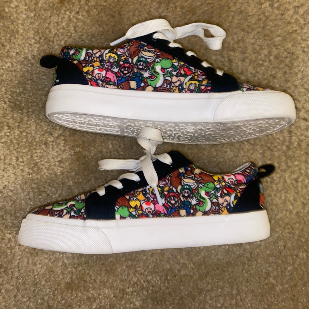 👟 Kids Super Mario Sneakers 👟 - Picture 5 of 6